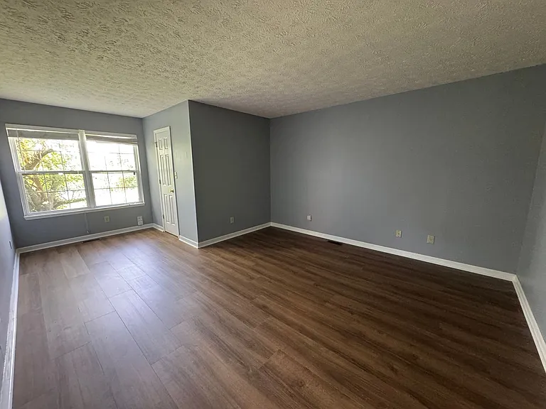 1049 Mustang Ct — Photo 15
