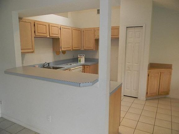 5th image of 2850 SE Ironton Ave
