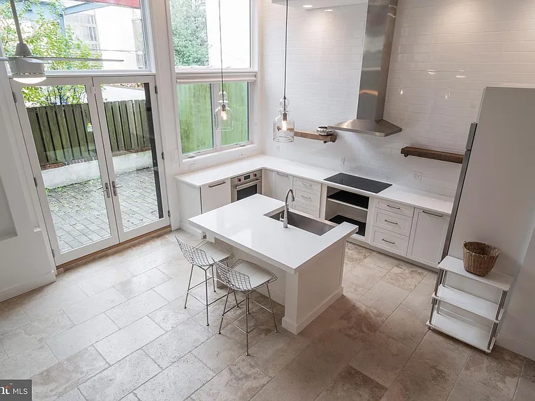 313 Fulton St — Photo 1