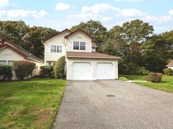 111 Dorado Court, Middle Island, NY 11953