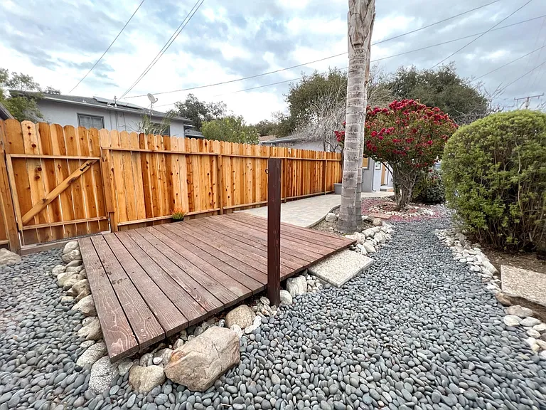Oakdale Dr — Photo 29
