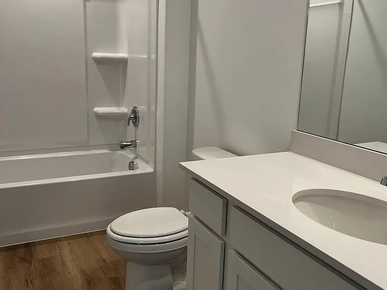 403 E Levengrove Dr — Photo 7