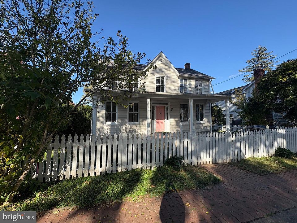 1st image of 210 Cornwall St NW
