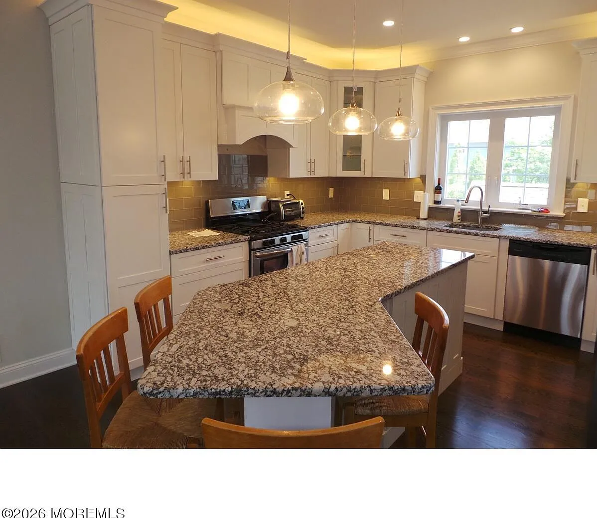 3 bed, 2.5 bath, 1982 sqft, $3,000 — Photo 2
