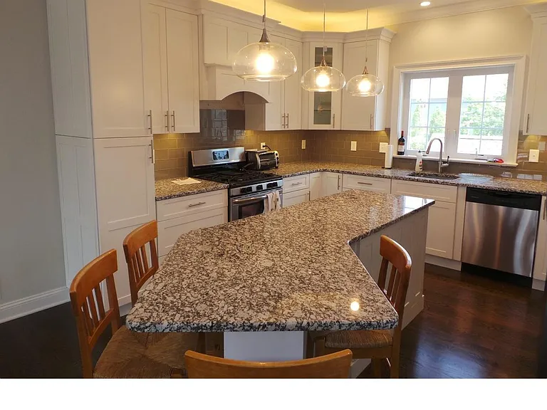 312 Saint Louis Ave — Photo 2