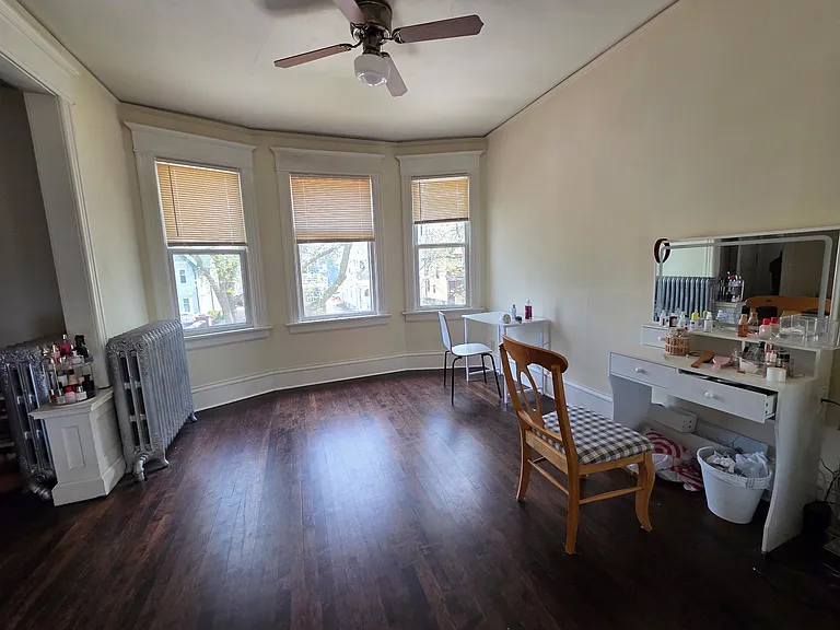 2945 N Frederick Ave #LOWER FLAT — Photo 7