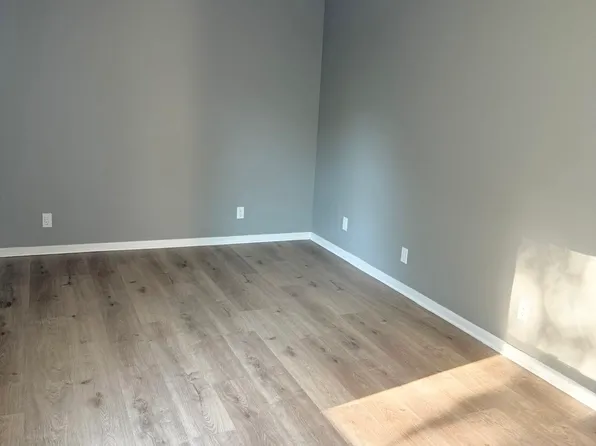 1431 E Bristol Rd, Burton, MI 48529