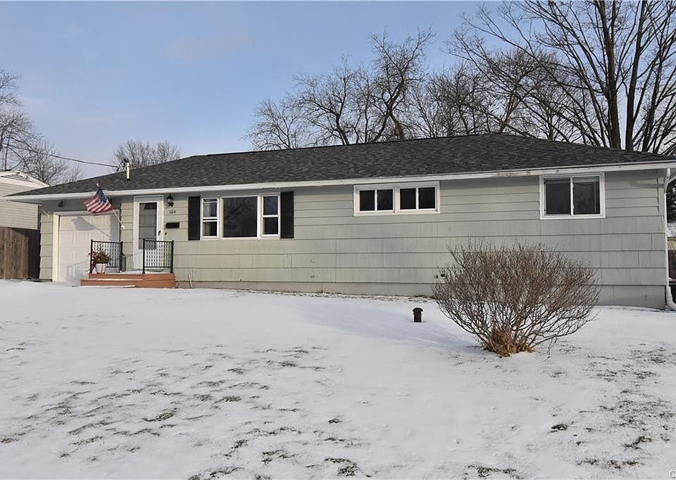 1st image of 104 Midwood Dr