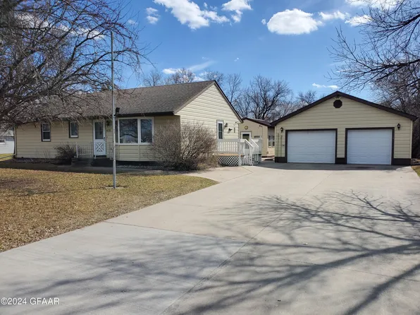 410 5th Ave S, Crookston, MN 56716