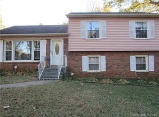 553 Huntsmoor Dr, Charlotte, NC 28217