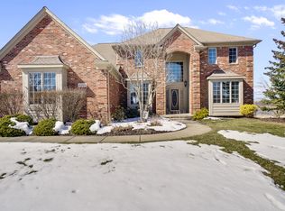 3888 Fawn Dr, Rochester, MI 48306