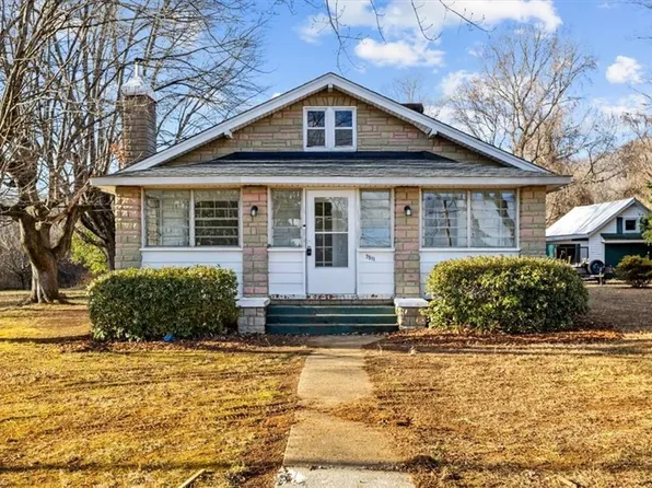 7511 Greenlawn Dr, Summerfield, NC 27358