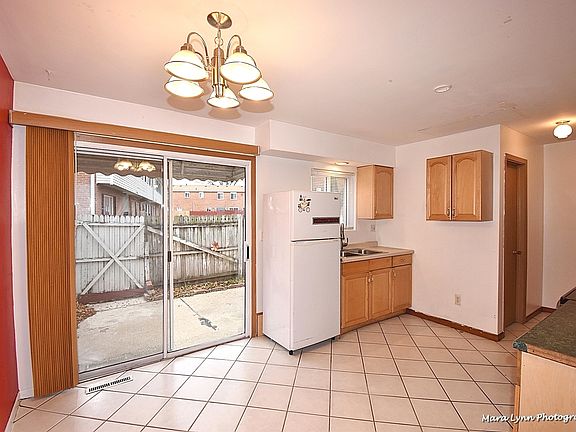 5th image of 1322 Monomoy St APT D
