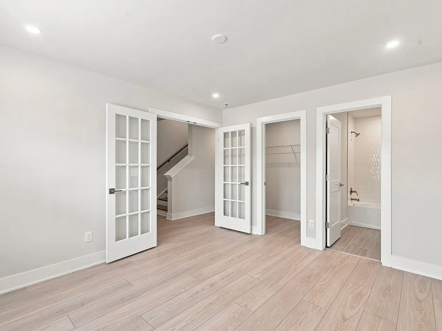4 bed, 2092 sqft, $3,800 — Photo 3