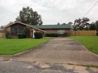5585 Polaris Dr, Milton, FL 32570
