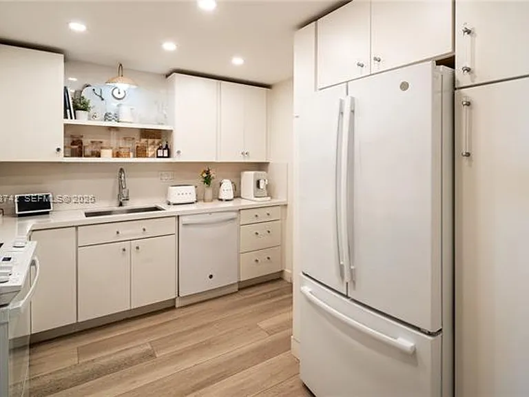 210 Sea View Dr #501 — Photo 10