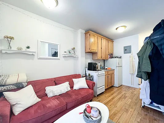 Rented by Compass | media 28