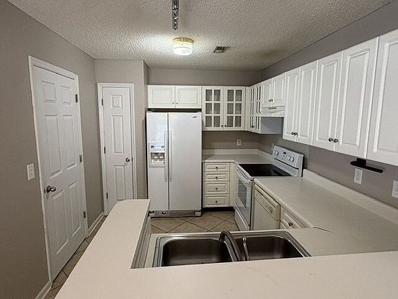 5th image of 120 Breezewood Dr