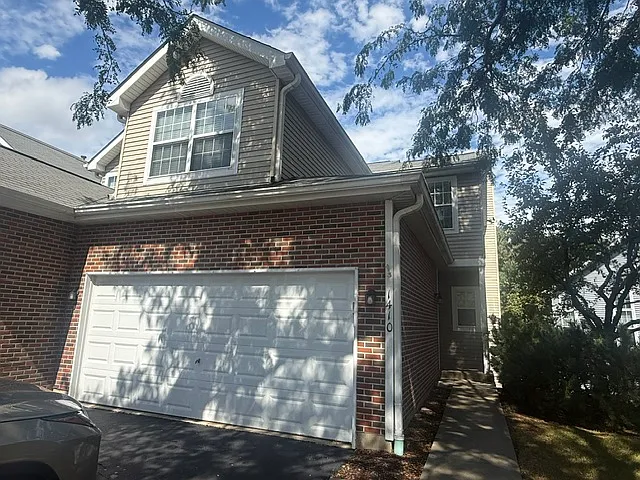 3 bed, 2.5 bath, 2077 sqft, $2,600 — Photo 2