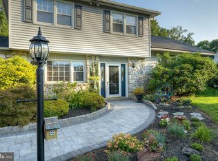 517 Buckstone Dr, Southampton, PA