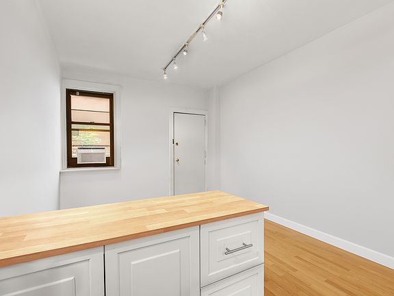 3rd image of 106 Thompson St APT 2