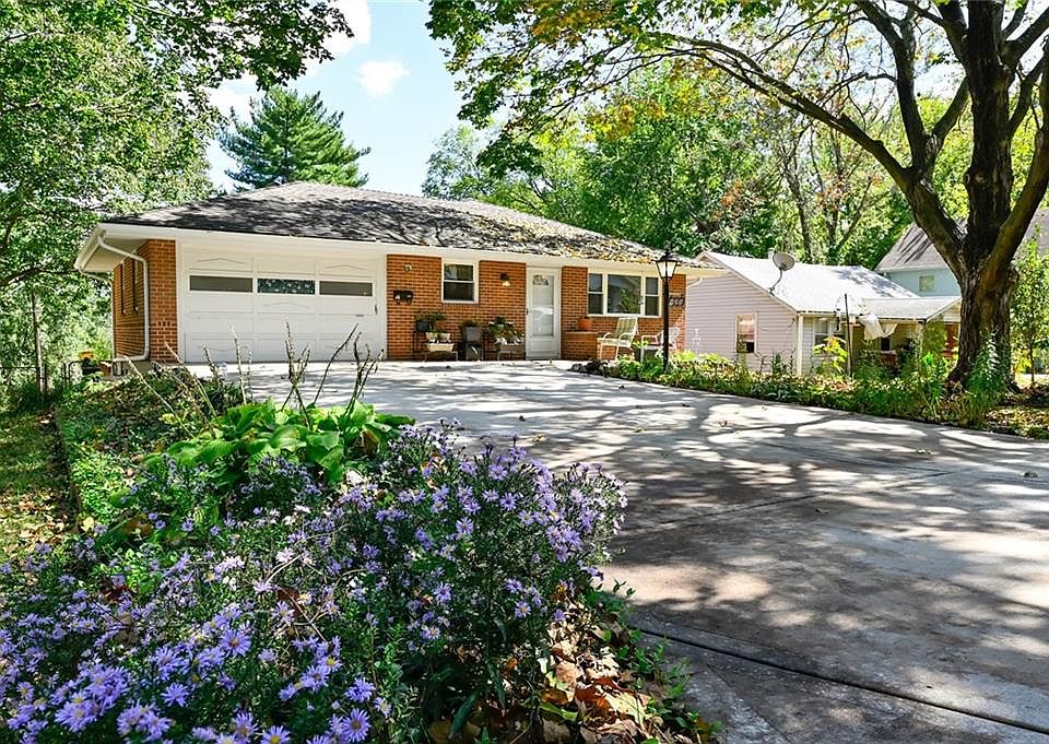 1st image of 123 S Willow Ave
