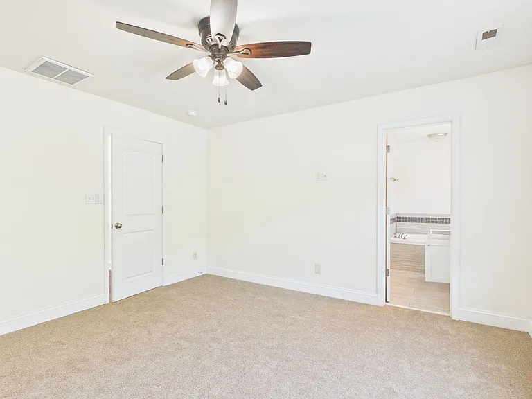 4901 Warwick Rd E — Photo 37