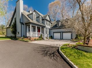 21 Christopher Ln, Norwalk, CT 06851