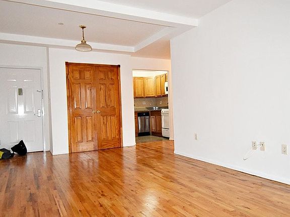 3rd image of 441 Graham Ave APT 4R