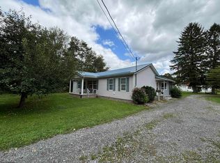 285 Hoff St, Belington, WV