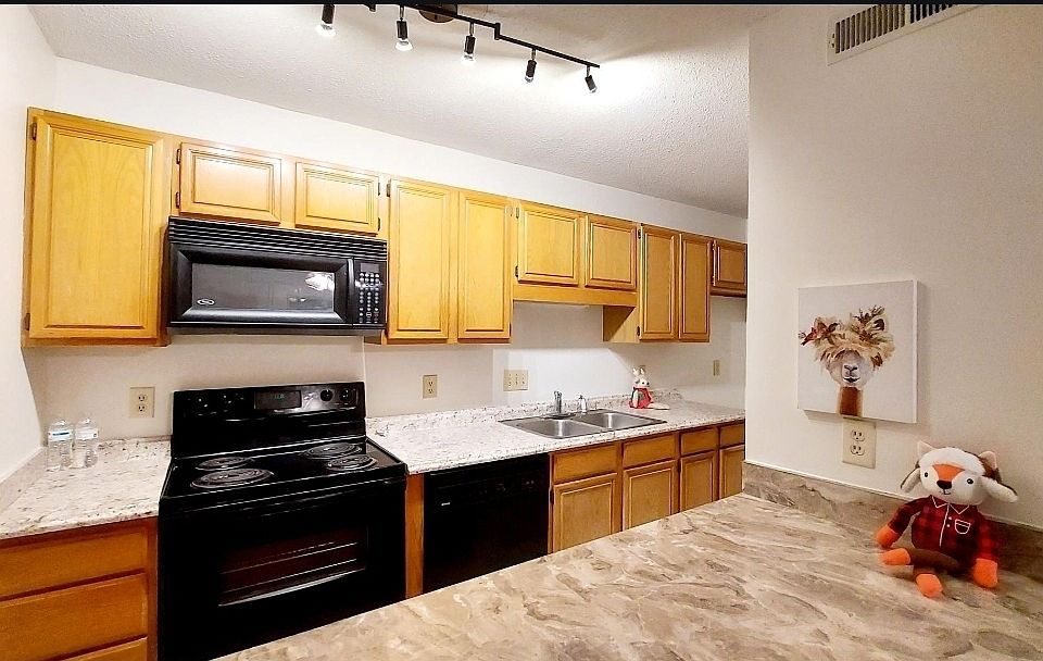 1st image of 704 Glendale Dr Unit 5