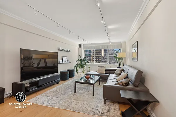 Sold by Coldwell Banker Warburg | media 1