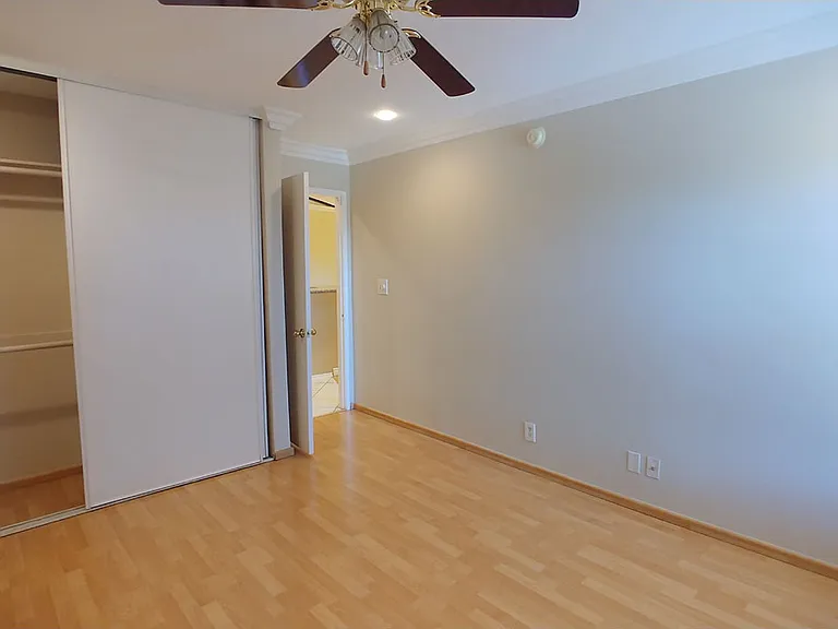 Carmel Heights Apts — Photo 28
