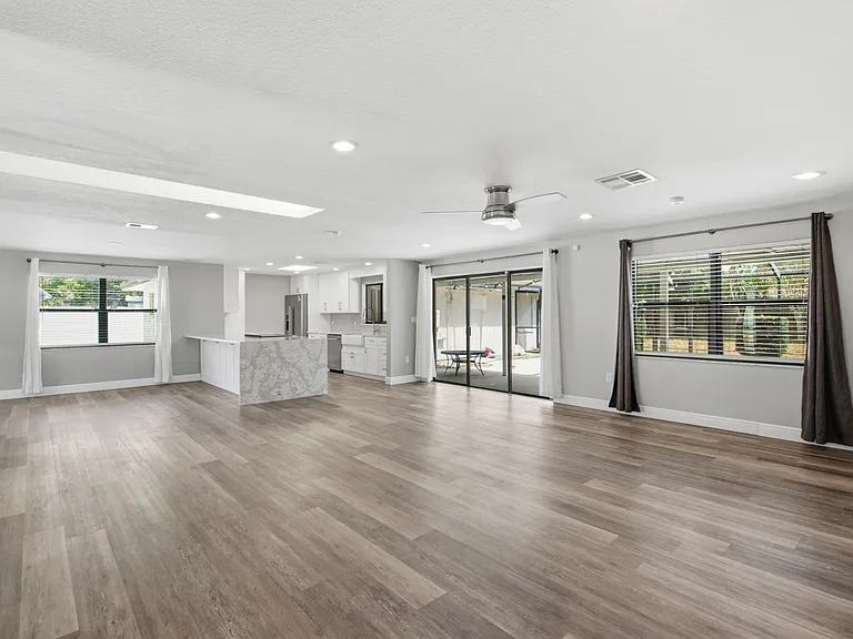 1433 Ellison Ln — Photo 6