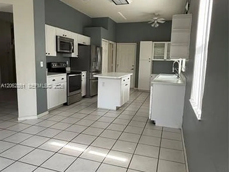 2435 SE 7th Pl #0 — Photo 12