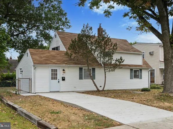 43 Geranium Rd, Levittown, PA 19057