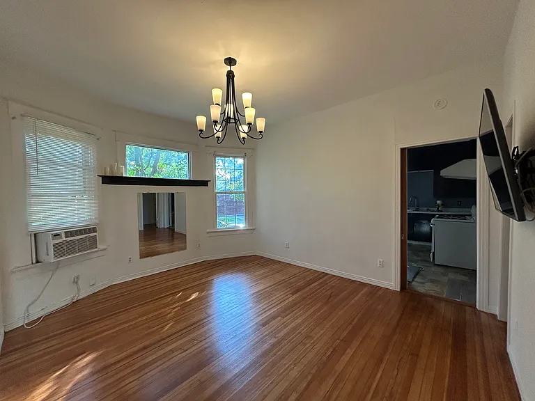 Extra room with two walk in closets , tall ceilings