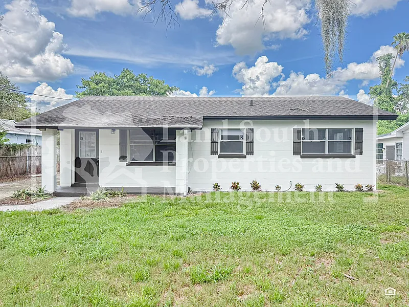 3 bed, 2.0 bath, 925 sqft, $1,575 — Photo 1