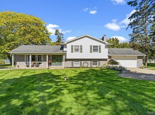 1168 Woodview Dr, Flint, MI 48507