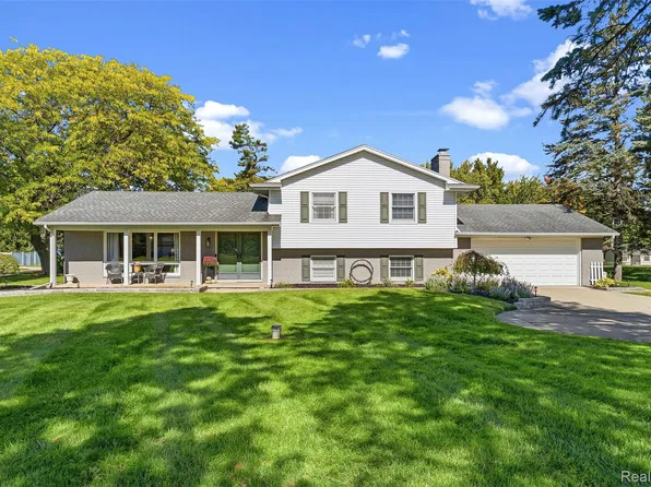 1168 Woodview Dr, Flint, MI 48507