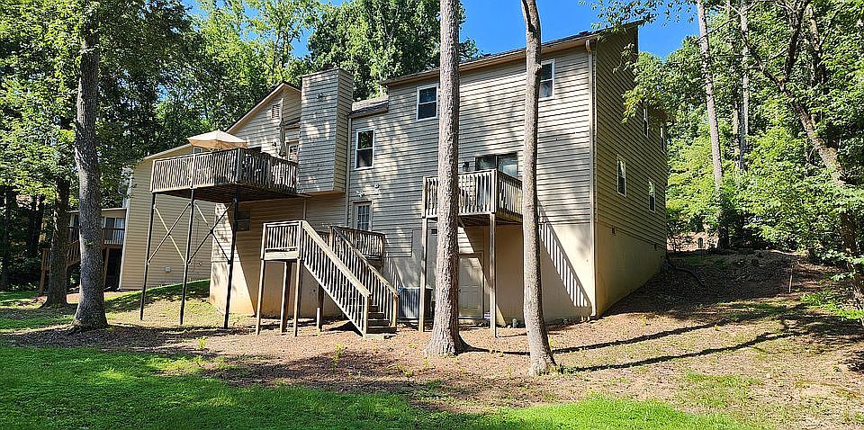 2nd image of 3709 Thornwood Way