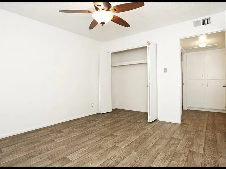 Parkside Apartments — Photo 10