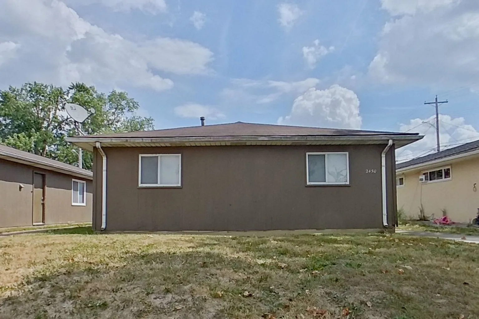 2450-2452 Hiawatha St photo 1