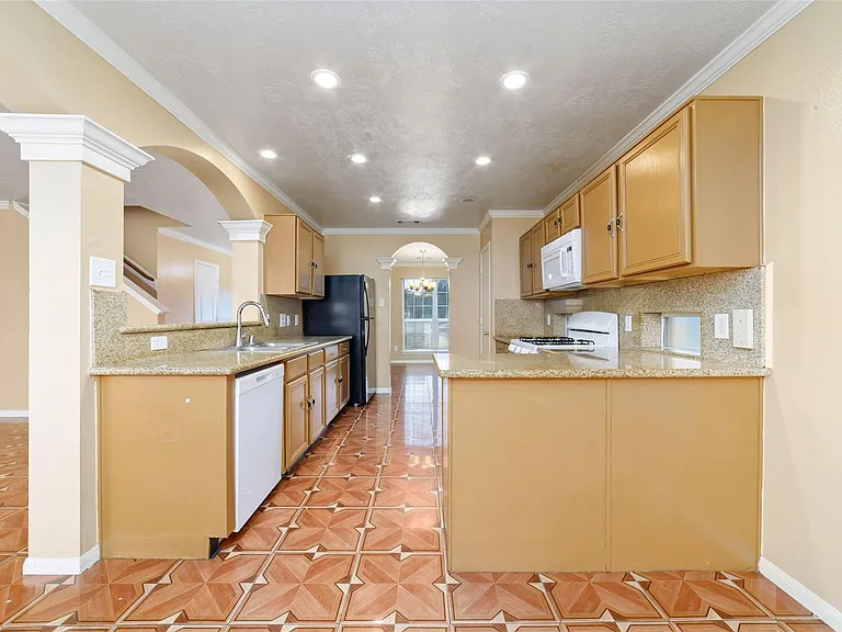 8207 Aliso Canyon Ln — Photo 9