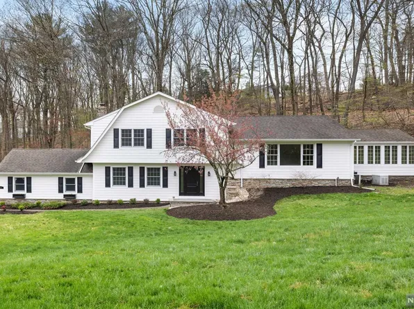247 Creole Ln, Franklin Lakes, NJ 07417