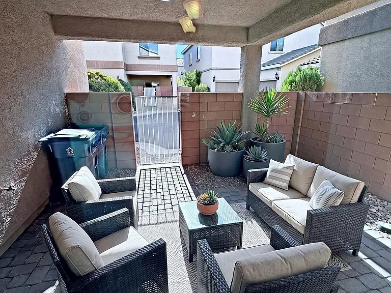 9650 Volk Ave — Photo 5