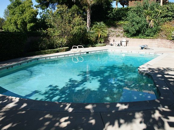 3rd image of 22963 Darien St