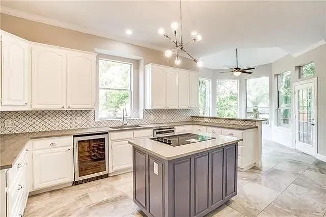 3 bed, 3.0 bath, 1200 sqft, $2,300 — Photo 3