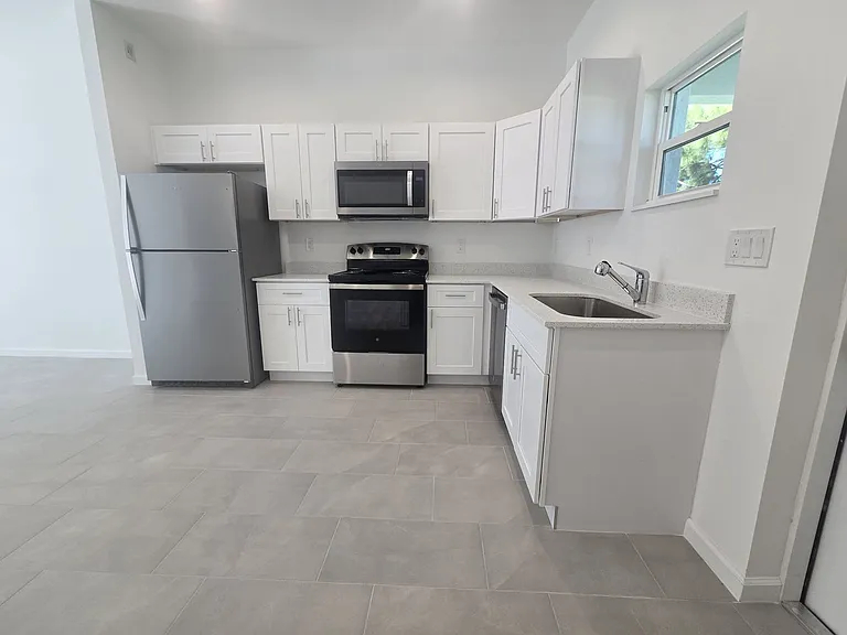 1150 Rahway St E — Photo 12
