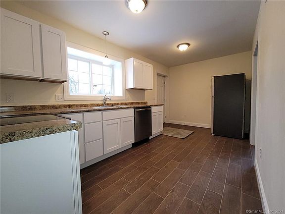 4th image of 31 Russell Ave #31
